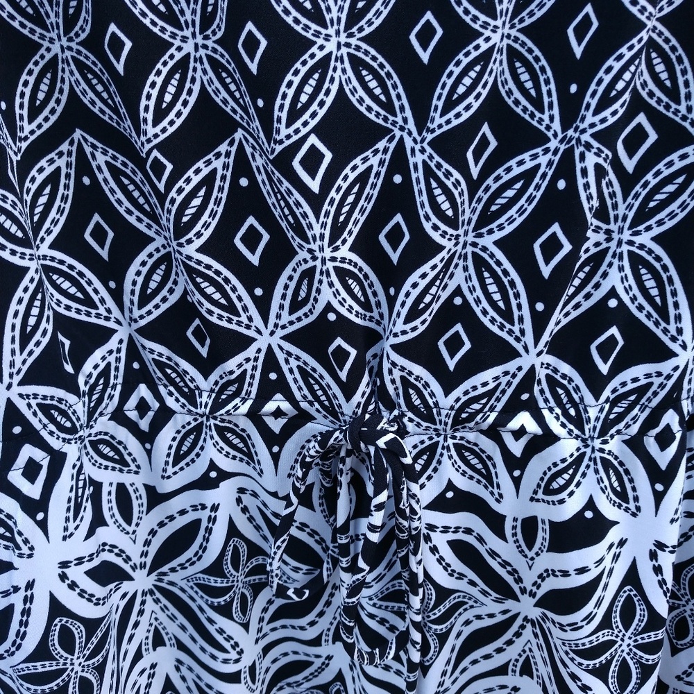 White House Black Market - Picture 4 of 7